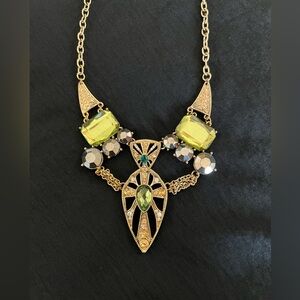 Fashion Collar Necklace Gold with Green Stones